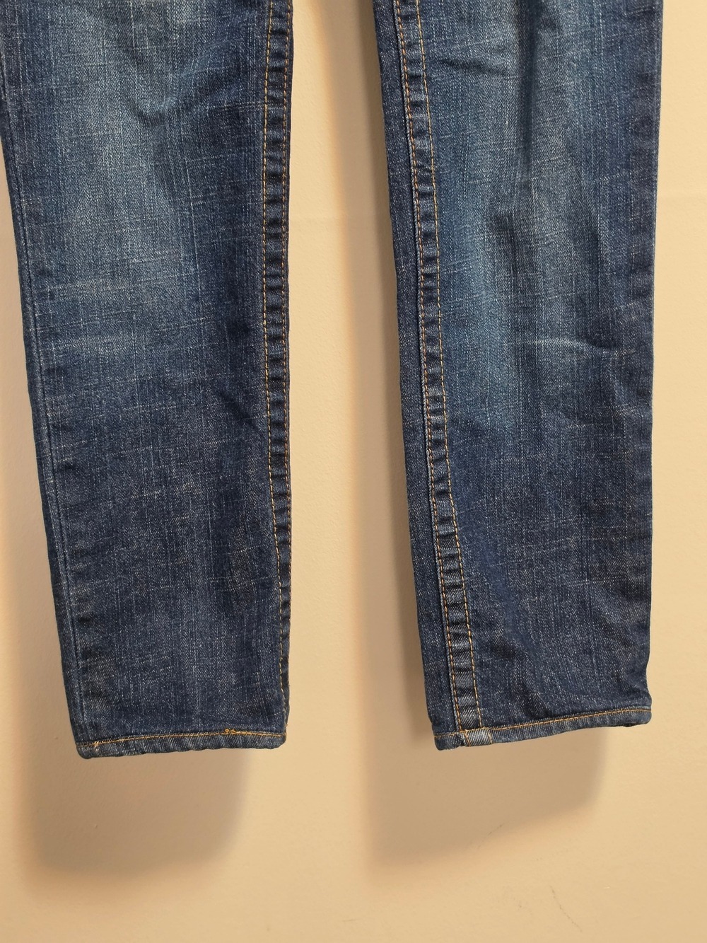 True Religion Women's Skinny Jeans in Dark Indigo with Contrast Stitching - Picture 3 of 8